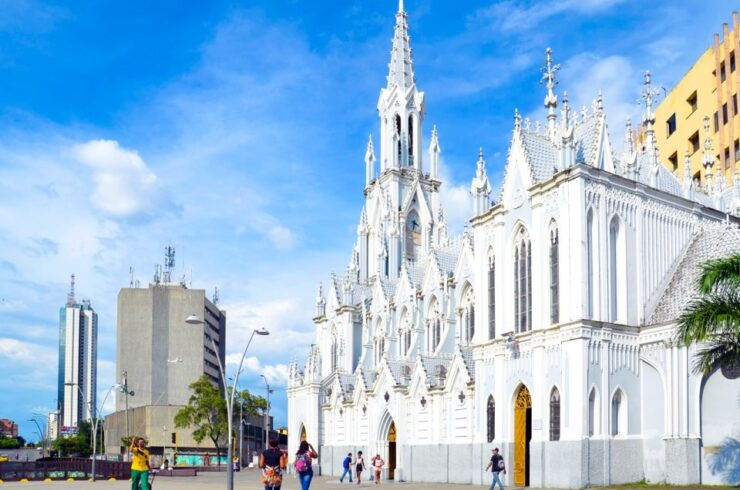 Cali: Three Hours Walking Cali City Discovery Tour - Tour Duration and Highlights