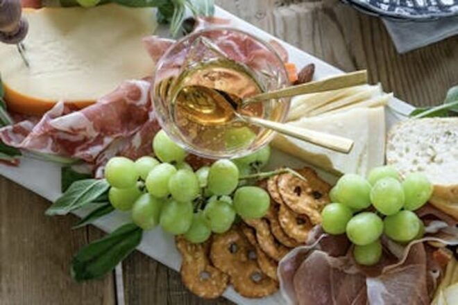 Calistoga: Napa Valley Cycling and Winery Tour With Picnic - Language and Highlights