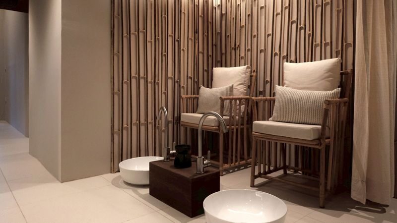Calm Massage and Spa at Suriwong Chiang Mai - Clean rooms and skilled hands, with some uneven service
