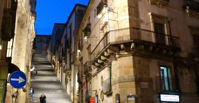 Caltagirone: Traditional Ceramic Town Walking Tour - Tour Highlights and Itinerary