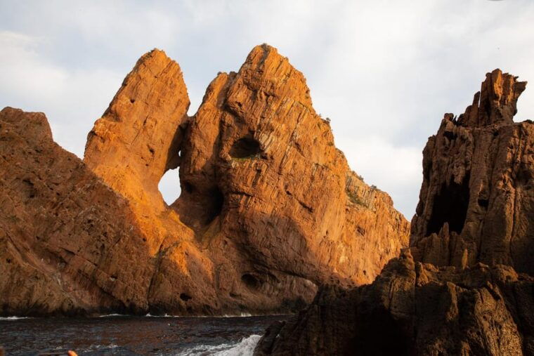 CALVI - SCANDOLA 4H: Guided Tour in a 48-Seater Comfort Shuttle - Onboard Amenities