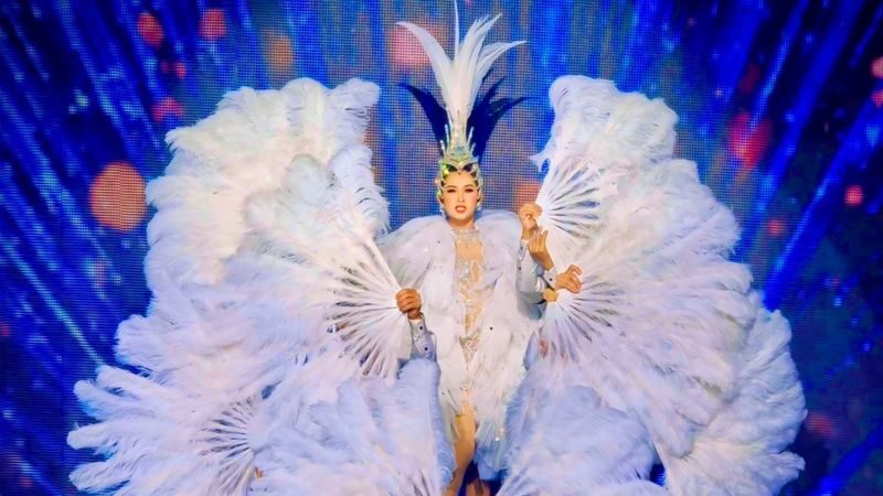 Calypso Cabaret Show Ticket - Tickets, Seating and the Welcome Drink