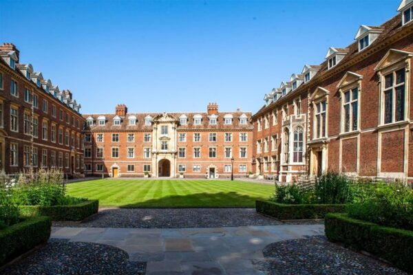 Cambridge: 2-Hour Private University Walking Tour - Pricing and Customer Reviews