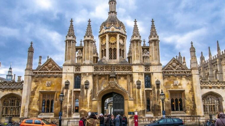 Cambridge: City Walking Tour & Exploration Game - Practical Details and Tips