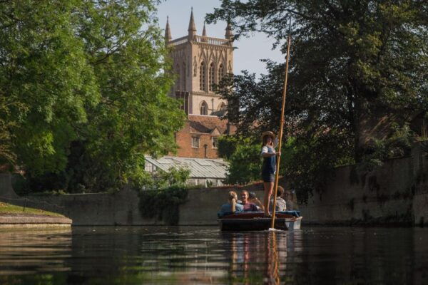 Cambridge: Guided Shared River Punting Tour - Live Tour Guide and Language