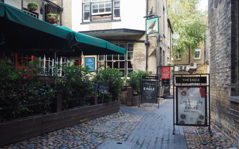 Cambridge Half-Day Walking Tour with Punting Experience - Stories, questions, and small shop tips