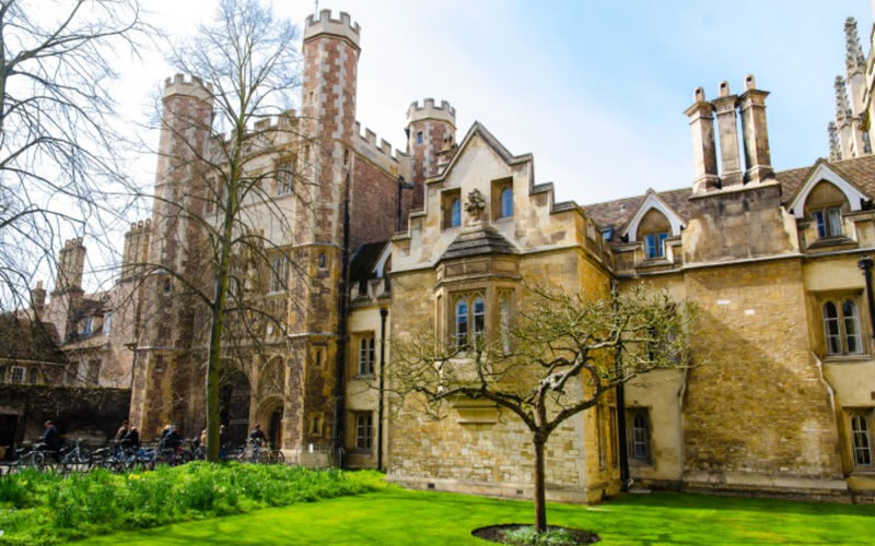 Cambridge Half-Day Walking Tour with Punting Experience - What the price buys, and what it does not promise
