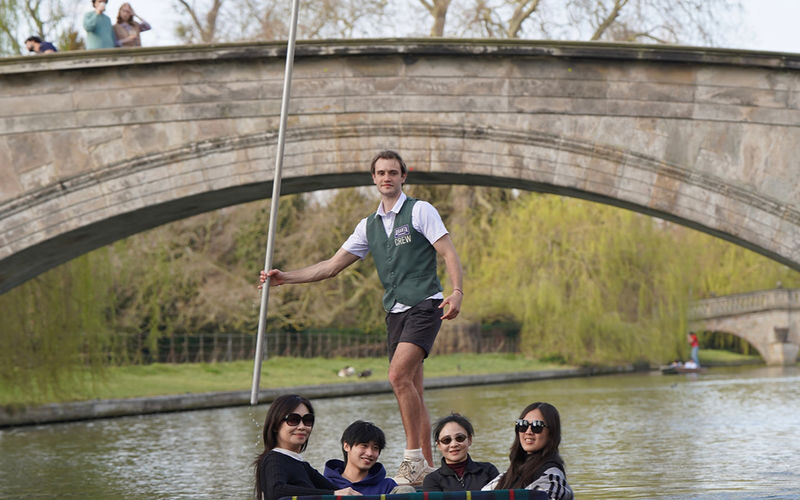Cambridge Historical and Punting Tour with Student Guides - The boat ride and the view