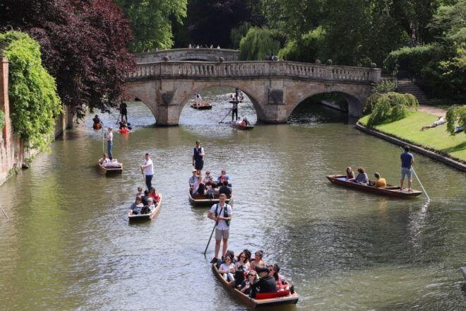 Cambridge: Private Chauffeured Punting Tour - University of Cambridge