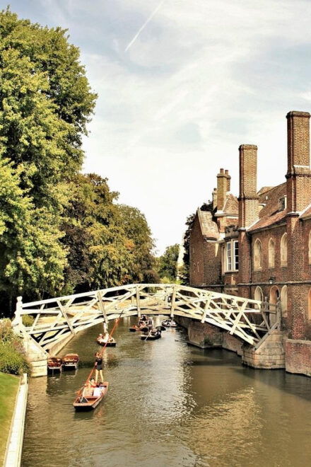 Cambridge: Self-Guided Walking Tour With Mobile App - Tour Features and Accessibility