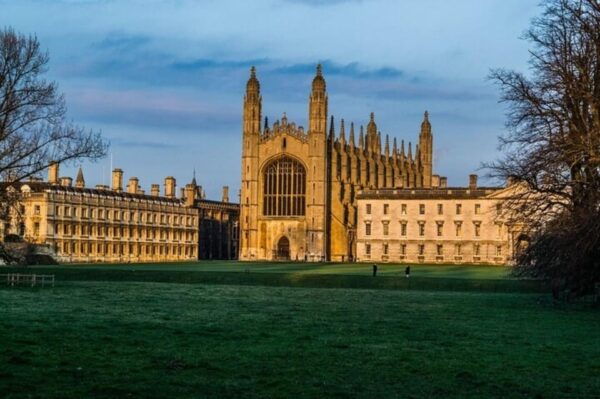 Cambridge: Sightseeing Walking Tour With a Local Guide - Blend of Old and New Architecture