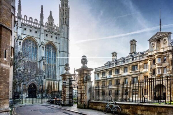 Cambridge: Sightseeing Walking Tour With a Local Guide - Captivating Stories and Anecdotes