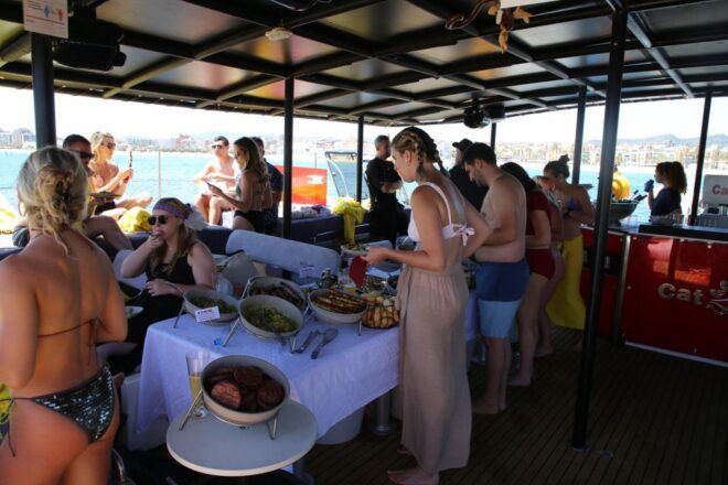 Cambrils: Private Catamaran Luxury 3h Drinks,Snacks Pickup - Pickup and Accessibility