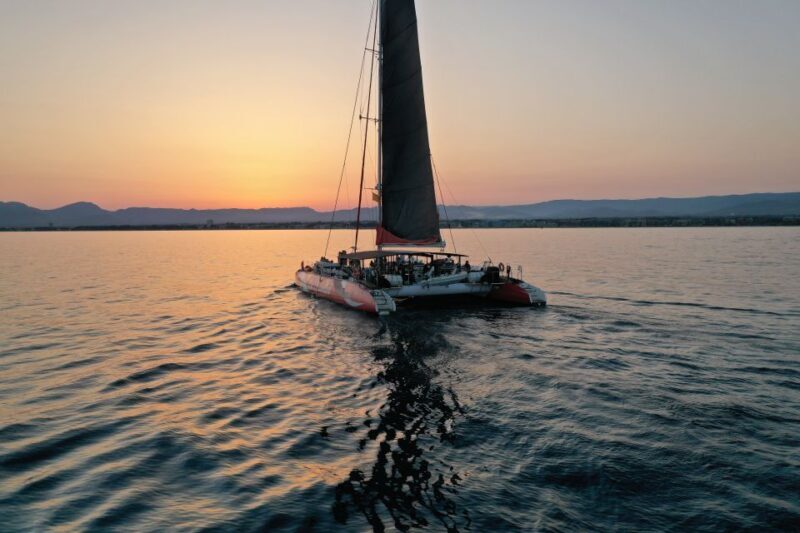 Cambrils: Sunset Catamaran Cruise & Drinks w/ Sunbed - Frequently Asked Questions