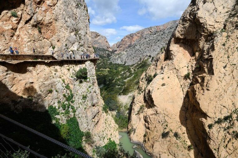 Caminito Del Rey: Guided Tour With 1 Drink and Shuttle Bus - Participant Guidelines