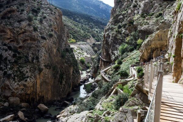 Caminito Del Rey: Guided Tour With 1 Drink and Shuttle Bus - Safety Briefing and Equipment