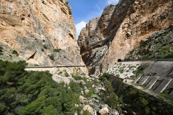 Caminito Del Rey: Guided Tour With 1 Drink and Shuttle Bus - Transportation and Shuttle Bus