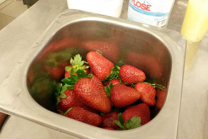 Campo De Fiori Small-Group Tiramisu and Gelato-Cooking Class - Rome - Location and Meeting Point