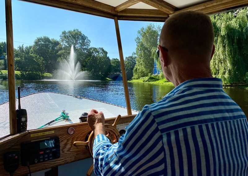 Canal Boat Sightseeing Tour With Audio guide - Is the price good value?