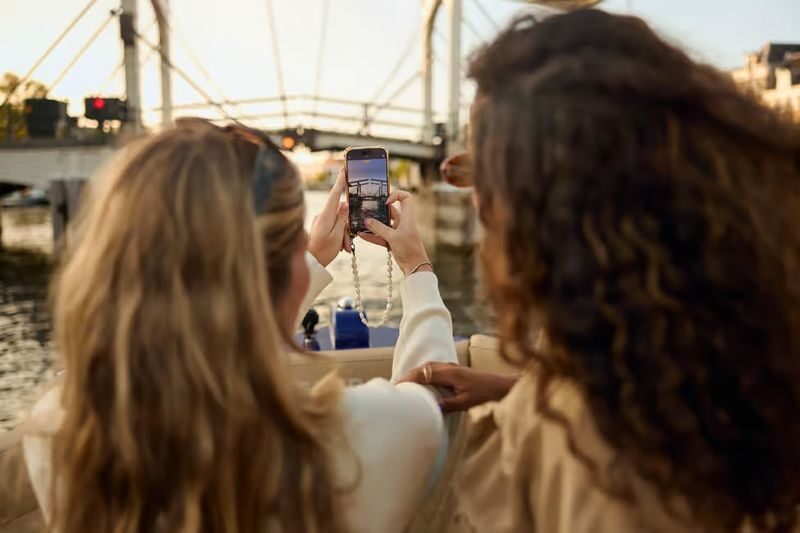 Canal Booze Cruise with Unlimited Drinks Option in Amsterdam - Choosing Between Unlimited Drinks and No Drinks