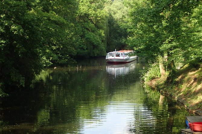 Canal Tour - Discover the Different Faces of the City! - Capacity Limitations