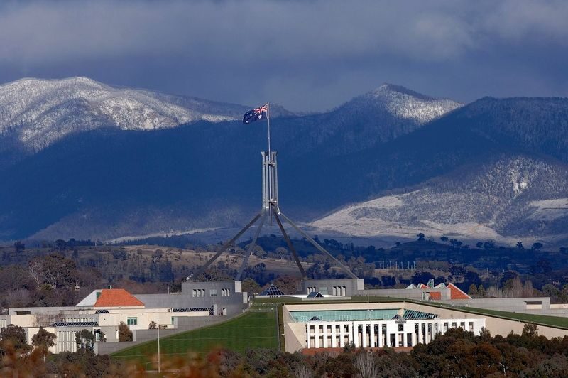 Canberra Capital Day Tour with Chinese Speaking Guide - The road from Sydney sets the pace