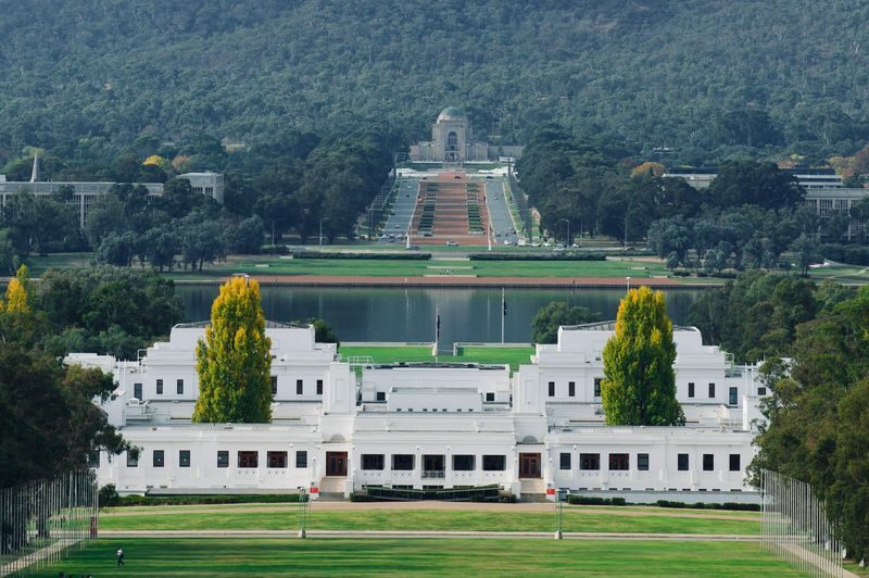 Canberra Capital Day Tour with Chinese Speaking Guide - Parliament House, embassies and the Mint