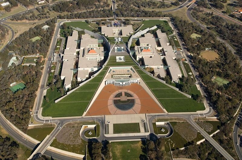 Canberra Capital Day Tour with Chinese Speaking Guide - The Australian War Memorial deserves your attention