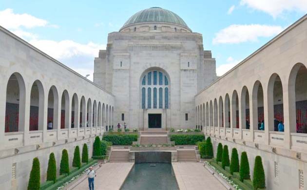 Canberra Day Tour From Sydney Mandarin Guide - Free Buffet Lunch - Lake Burley Griffin and the national sights