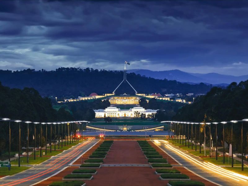 Canberra Highlights Tour - A city tour that connects the capital’s landmarks