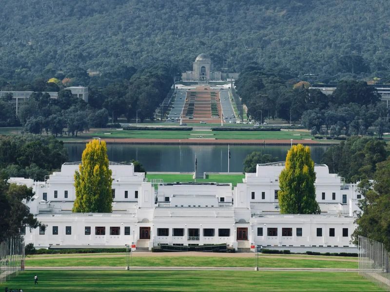 Canberra Highlights Tour - A full day with shared transport