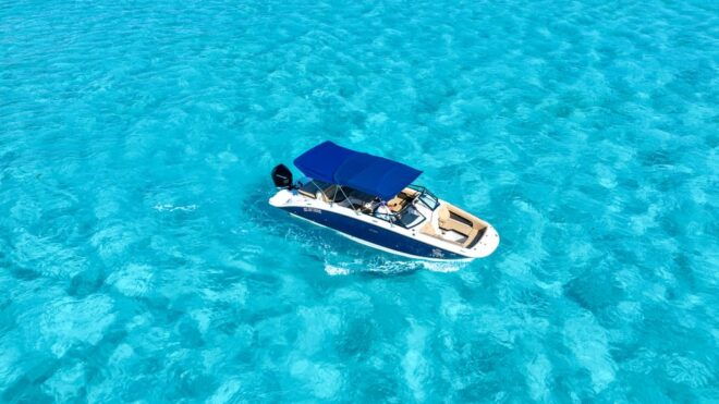 Cancun: 28-Foot Yacht Rental - Water Toys and Activities