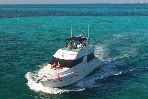 Cancun: 4-Hour 55FT Luxury Yacht Rental With Food and Drinks - Group Size and Capacity
