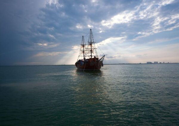 Cancun: a Romantic Galleon Night With Dinner, Drinks & Music - Dietary Accommodations