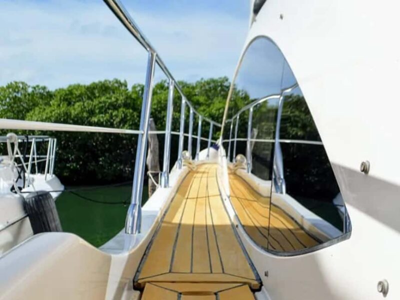 Cancun: Azimut 47 Fly Private Yacht - 6 hours to Isla Mujeres - An In-Depth Look at the Experience