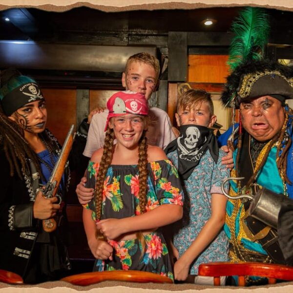 Cancún: Captain Hook Pirate Ship Dinner Cruise - Pirate Adventure