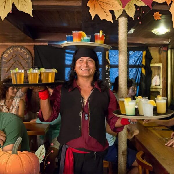 Cancún: Captain Hook Pirate Ship Dinner Cruise - Coastline Exploration