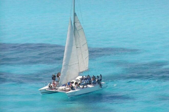 Cancún: Captain Hook Pirate Show With Chicken Dinner - Isla Mujeres Catamaran Tour
