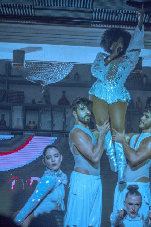 Cancún : Dragaret Live Music and Dance Show - Event Overview