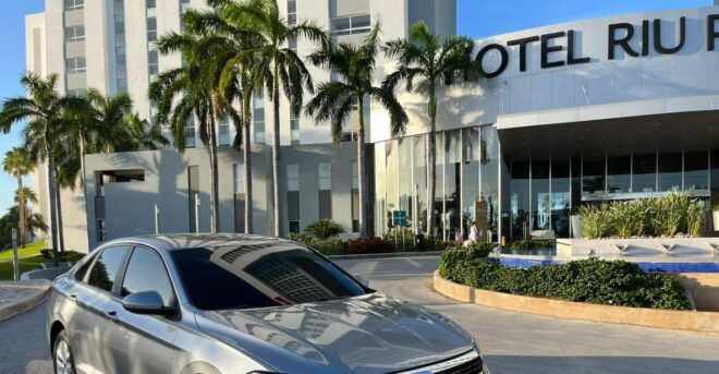 Cancun: Hotel-Airport Transfer - Driver Qualifications