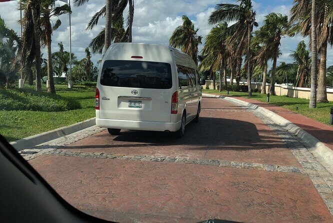 Cancun Int.Airport to Marriott Cancun 4-10 passengers ROUNDTRIP - The Vehicle and Group Size