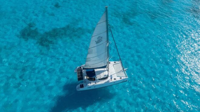Cancun: Isla Mujeres Catamaran Cruise With Snorkeling - Snorkeling and Exploration