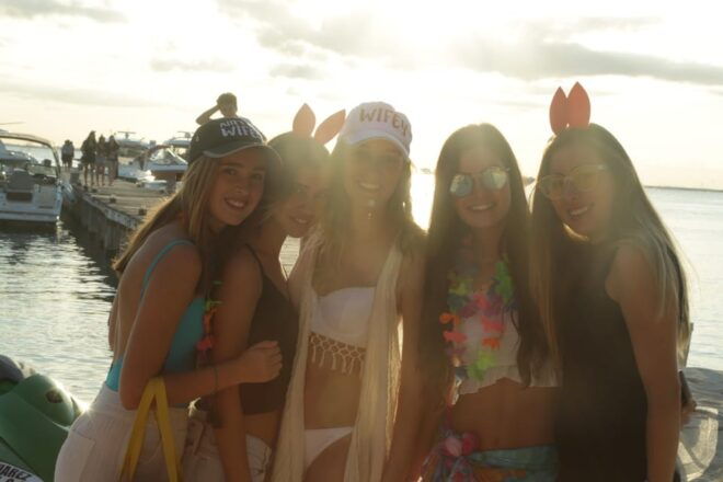 Cancun: Isla Mujeres Catamaran Party Open Bar Only Adults - Customer Feedback