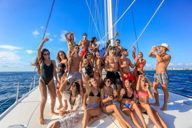 Cancun: Isla Mujeres Catamaran Tour Without Transfer - Snorkeling in Reef