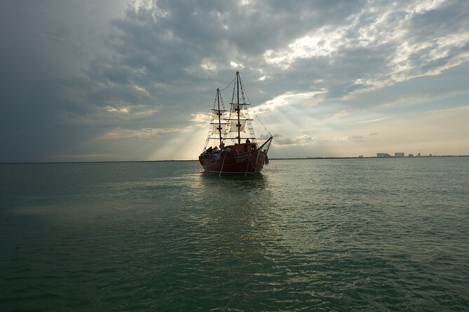 Cancun Lagoon Sunset Sailing Trip Aboard Classic Galeón With Dinner and Free Bar - Reviews