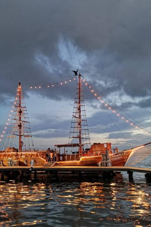 Cancun: Lobster Dinner Spanish Galleon Cruise! - Dinner Experience