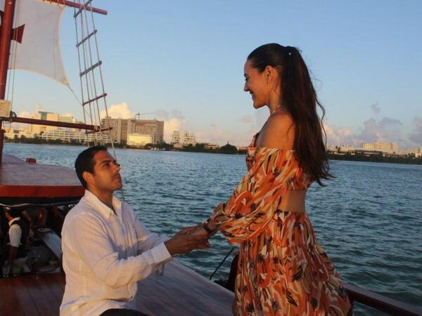 Cancun: Lobster Dinner Spanish Galleon Cruise! - Dining Ambiance