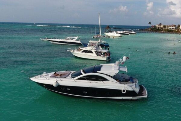 Cancun: Luxury Sunseeker 50 Yacht Charter to Isla Mujeres - Accessibility and Group Size
