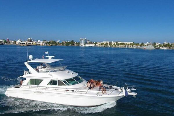 Cancun: Luxury Yacht Tour to Isla Mujeres With Chef - SR55C - Complimentary Beverages
