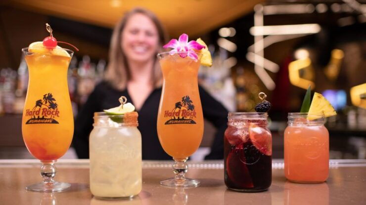 Cancún: Night-time Party Bus Tour & Music at Hard Rock Cafe - Activity Details